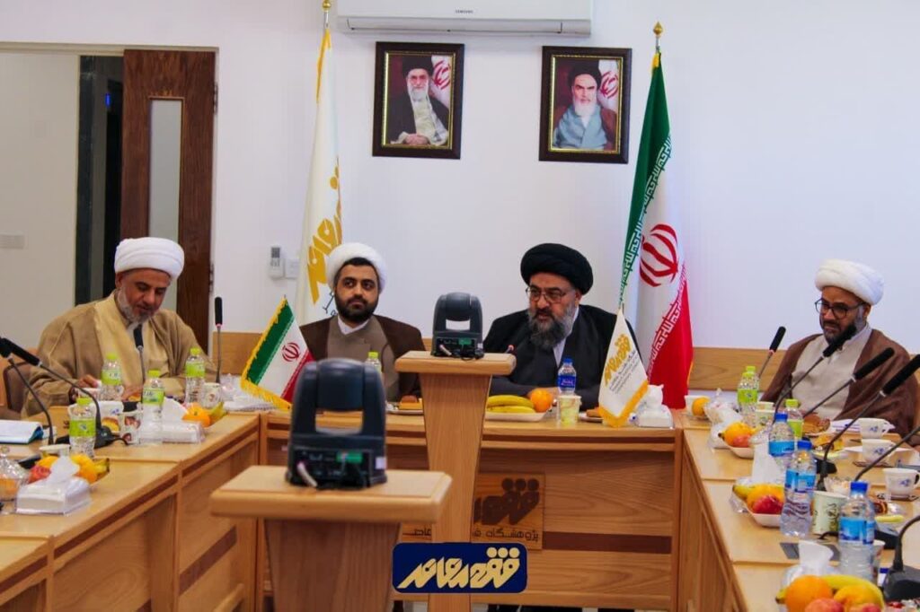 آية الله السيد مجتبى نورمفيدي مستقبلاً وفداً من أساتذة ومبلّغي العراق